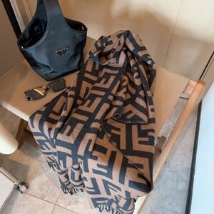 <AUTHENTIC>Fendi Scarf